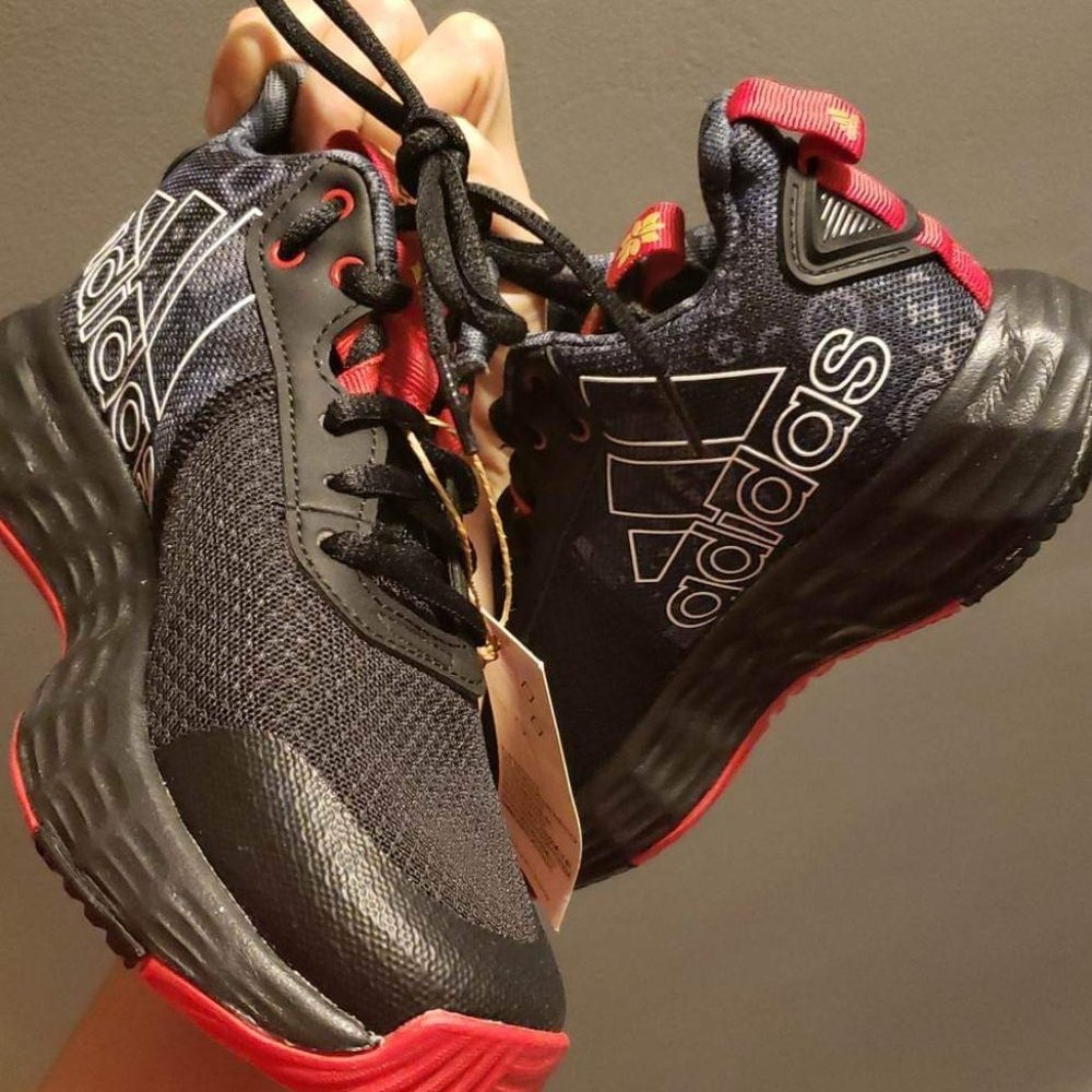 Boys Size 2 Adidas Basketball Shoes